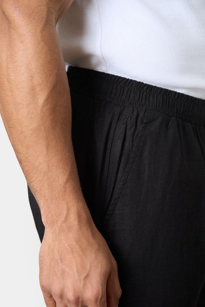 Linen Blend Shorts in Black